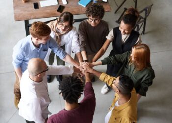 Featured image for: Hybrid Business Models: Blending Digital and Traditional Strategies